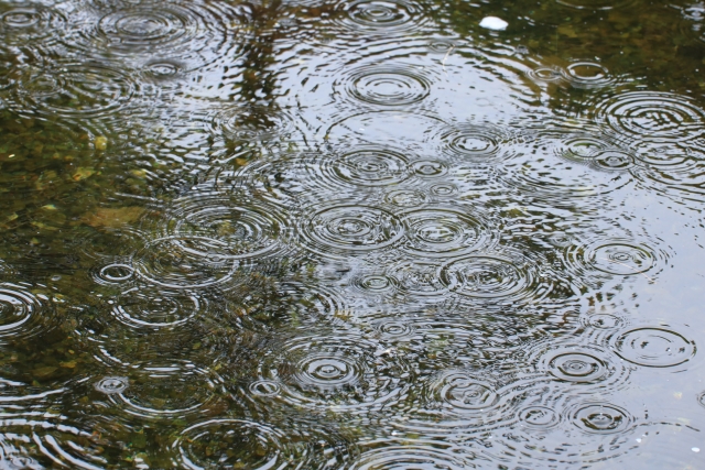 雨の日に外壁塗装はできる？