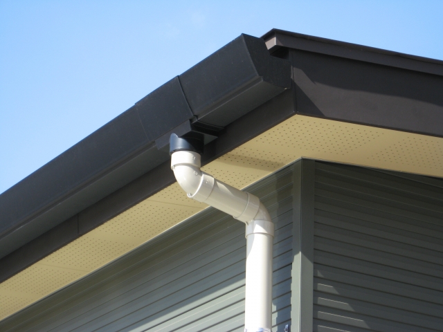 雨樋金具のサビ放置は危険！原因や修理方法、費用相場まとめ (3)