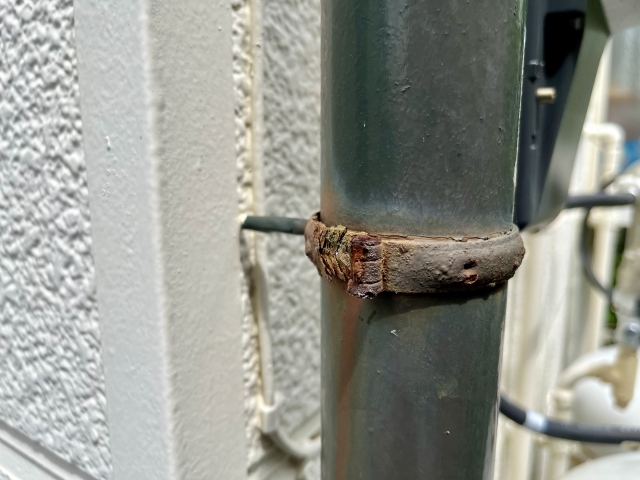 雨樋金具のサビ放置は危険！原因や修理方法、費用相場まとめ (4)