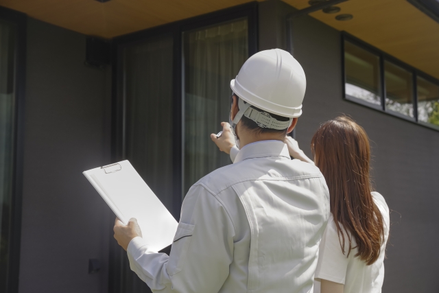 外壁塗装の点検のタイミングは?時期や頻度、自分でできるチェック方法 (1)