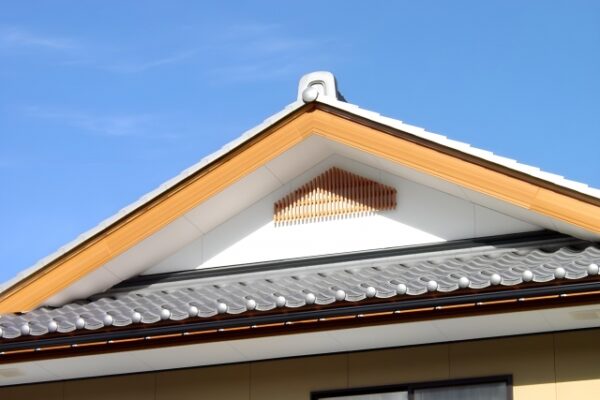 破風板（はふいた）塗装は必要？費用・時期・DIYの注意点まで徹底解説