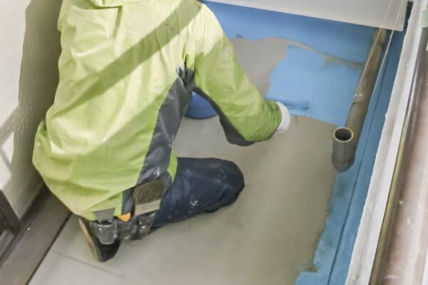 アパートのオーナー様へ～ベランダの劣化症状と防水工事の必要性・費用相場～